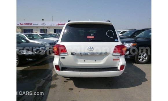Buy Import Toyota Land Cruiser White Car in Import - Dubai in Kailahun Buy Import Toyota Land Cruiser White Car in Import - Dubai in Kailahun