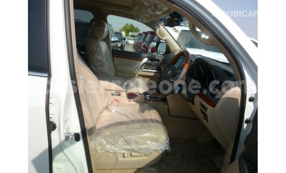 Buy Import Toyota Land Cruiser White Car in Import - Dubai in Kailahun Buy Import Toyota Land Cruiser White Car in Import - Dubai in Kailahun