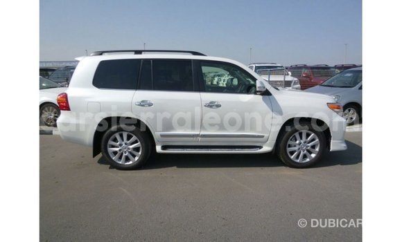 Buy Import Toyota Land Cruiser White Car in Import - Dubai in Kailahun Buy Import Toyota Land Cruiser White Car in Import - Dubai in Kailahun