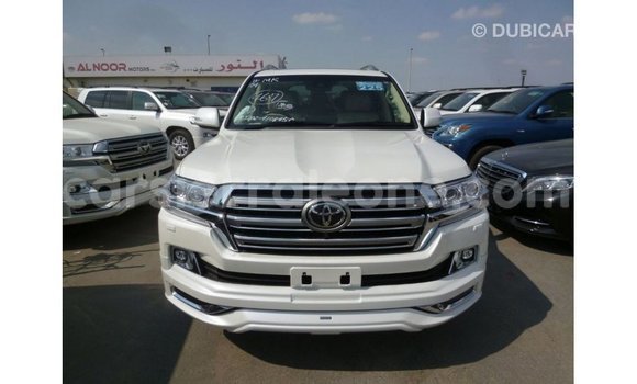 Buy Import Toyota Land Cruiser White Car in Import - Dubai in Kailahun Buy Import Toyota Land Cruiser White Car in Import - Dubai in Kailahun