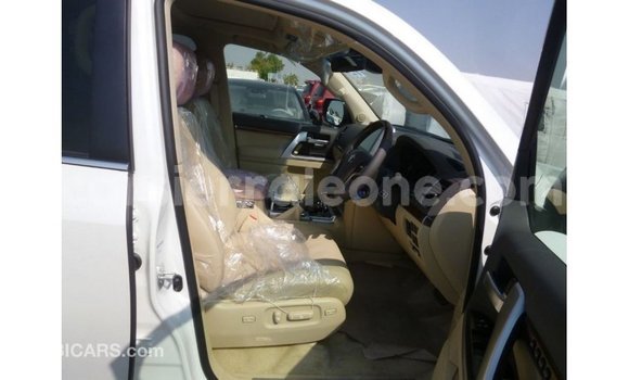 Buy Import Toyota Land Cruiser White Car in Import - Dubai in Kailahun Buy Import Toyota Land Cruiser White Car in Import - Dubai in Kailahun