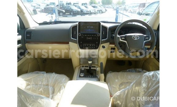 Buy Import Toyota Land Cruiser White Car in Import - Dubai in Kailahun Buy Import Toyota Land Cruiser White Car in Import - Dubai in Kailahun