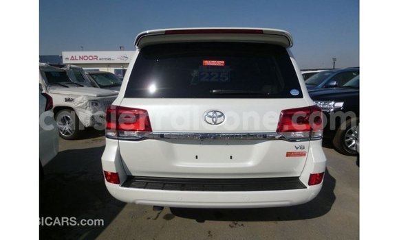 Buy Import Toyota Land Cruiser White Car in Import - Dubai in Kailahun Buy Import Toyota Land Cruiser White Car in Import - Dubai in Kailahun