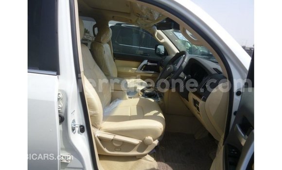 Buy Import Toyota Land Cruiser White Car in Import - Dubai in Kailahun Buy Import Toyota Land Cruiser White Car in Import - Dubai in Kailahun