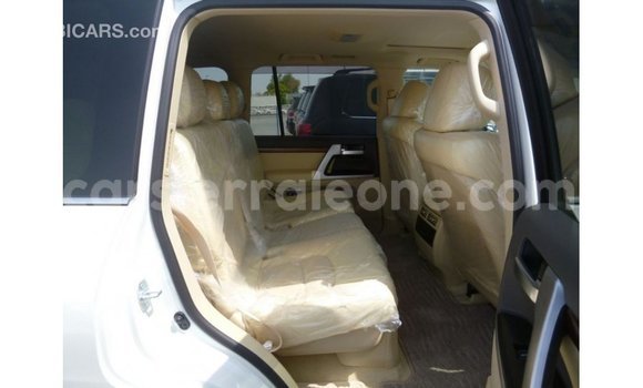 Buy Import Toyota Land Cruiser White Car in Import - Dubai in Kailahun Buy Import Toyota Land Cruiser White Car in Import - Dubai in Kailahun