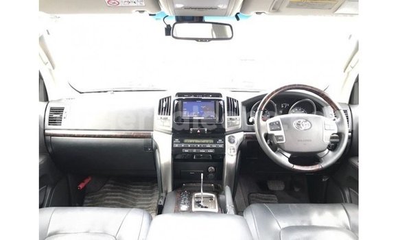 Buy Import Toyota Land Cruiser White Car in Import - Dubai in Kailahun Buy Import Toyota Land Cruiser White Car in Import - Dubai in Kailahun