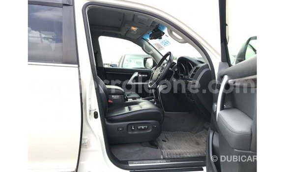 Buy Import Toyota Land Cruiser White Car in Import - Dubai in Kailahun Buy Import Toyota Land Cruiser White Car in Import - Dubai in Kailahun
