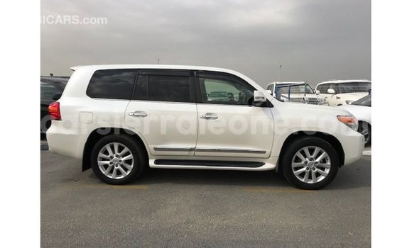 Buy Import Toyota Land Cruiser White Car in Import - Dubai in Kailahun Buy Import Toyota Land Cruiser White Car in Import - Dubai in Kailahun