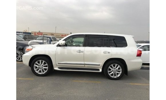Buy Import Toyota Land Cruiser White Car in Import - Dubai in Kailahun Buy Import Toyota Land Cruiser White Car in Import - Dubai in Kailahun