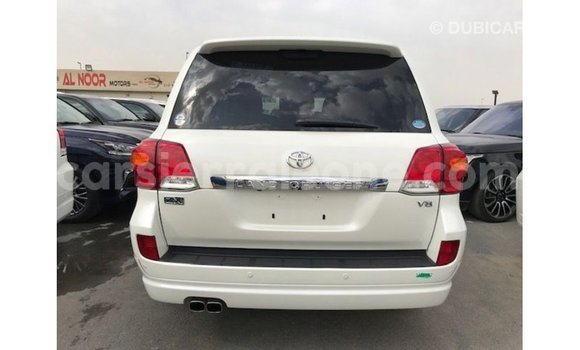 Buy Import Toyota Land Cruiser White Car in Import - Dubai in Kailahun Buy Import Toyota Land Cruiser White Car in Import - Dubai in Kailahun