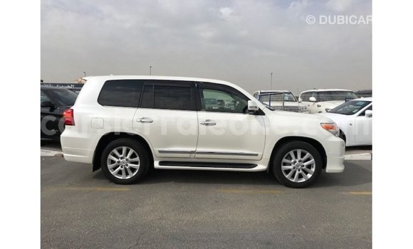 Buy Import Toyota Land Cruiser White Car in Import - Dubai in Kailahun Buy Import Toyota Land Cruiser White Car in Import - Dubai in Kailahun