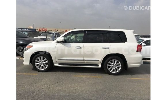 Buy Import Toyota Land Cruiser White Car in Import - Dubai in Kailahun Buy Import Toyota Land Cruiser White Car in Import - Dubai in Kailahun