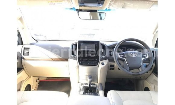 Buy Import Toyota Land Cruiser White Car in Import - Dubai in Kailahun Buy Import Toyota Land Cruiser White Car in Import - Dubai in Kailahun