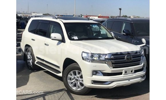 Buy Import Toyota Land Cruiser White Car in Import - Dubai in Kailahun Buy Import Toyota Land Cruiser White Car in Import - Dubai in Kailahun