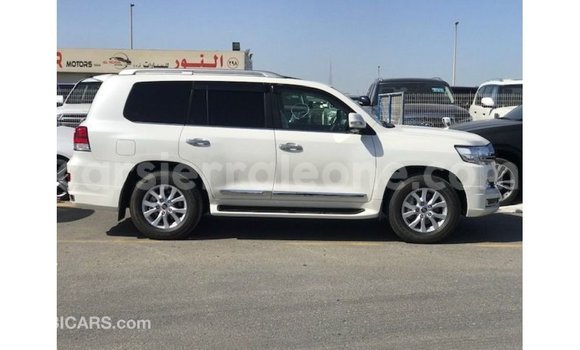 Buy Import Toyota Land Cruiser White Car in Import - Dubai in Kailahun Buy Import Toyota Land Cruiser White Car in Import - Dubai in Kailahun
