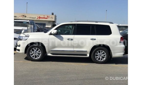 Buy Import Toyota Land Cruiser White Car in Import - Dubai in Kailahun Buy Import Toyota Land Cruiser White Car in Import - Dubai in Kailahun