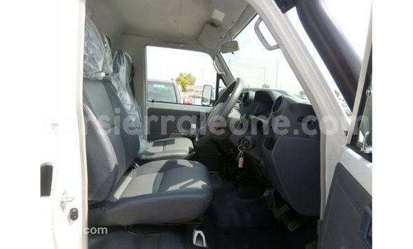 Buy Import Toyota Land Cruiser White Car in Import - Dubai in Kailahun Buy Import Toyota Land Cruiser White Car in Import - Dubai in Kailahun