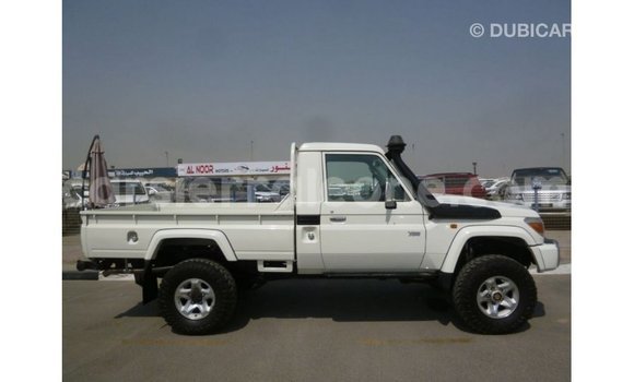 Buy Import Toyota Land Cruiser White Car in Import - Dubai in Kailahun Buy Import Toyota Land Cruiser White Car in Import - Dubai in Kailahun