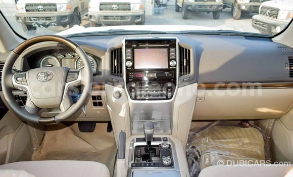 Buy Import Toyota Land Cruiser White Car in Import - Dubai in Kailahun Buy Import Toyota Land Cruiser White Car in Import - Dubai in Kailahun