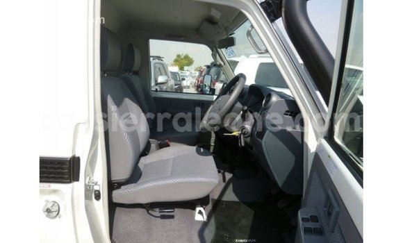 Buy Import Toyota Land Cruiser White Car in Import - Dubai in Kailahun Buy Import Toyota Land Cruiser White Car in Import - Dubai in Kailahun