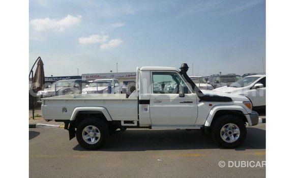 Buy Import Toyota Land Cruiser White Car in Import - Dubai in Kailahun Buy Import Toyota Land Cruiser White Car in Import - Dubai in Kailahun