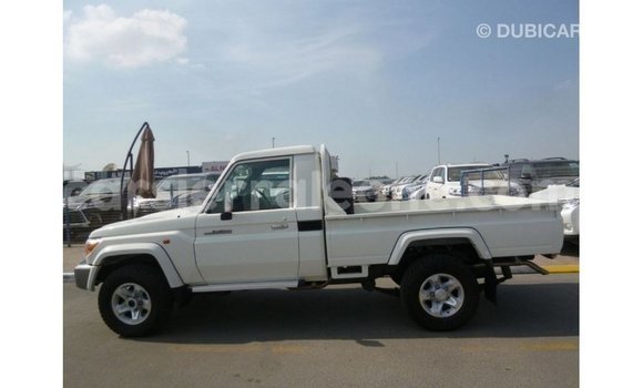 Buy Import Toyota Land Cruiser White Car in Import - Dubai in Kailahun Buy Import Toyota Land Cruiser White Car in Import - Dubai in Kailahun