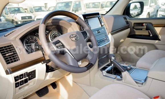 Buy Import Toyota Land Cruiser White Car in Import - Dubai in Kailahun Buy Import Toyota Land Cruiser White Car in Import - Dubai in Kailahun