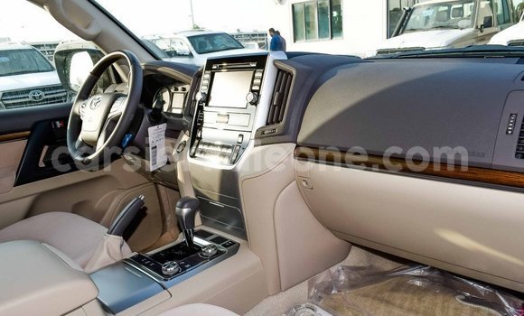 Buy Import Toyota Land Cruiser White Car in Import - Dubai in Kailahun Buy Import Toyota Land Cruiser White Car in Import - Dubai in Kailahun