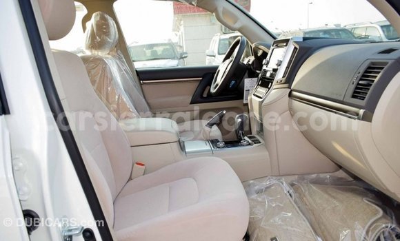 Buy Import Toyota Land Cruiser White Car in Import - Dubai in Kailahun Buy Import Toyota Land Cruiser White Car in Import - Dubai in Kailahun