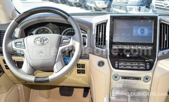 Buy Import Toyota Land Cruiser White Car in Import - Dubai in Kailahun Buy Import Toyota Land Cruiser White Car in Import - Dubai in Kailahun