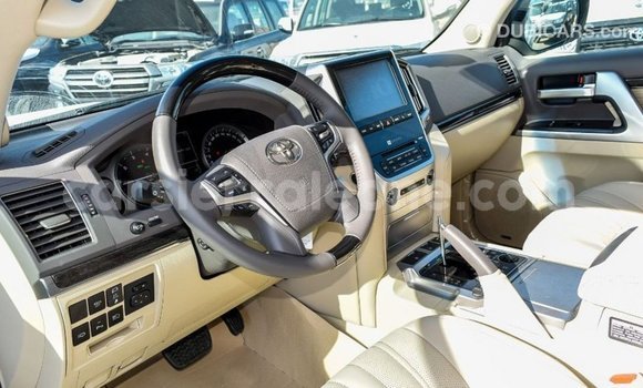 Buy Import Toyota Land Cruiser White Car in Import - Dubai in Kailahun Buy Import Toyota Land Cruiser White Car in Import - Dubai in Kailahun