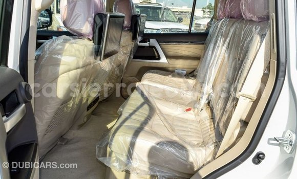 Buy Import Toyota Land Cruiser White Car in Import - Dubai in Kailahun Buy Import Toyota Land Cruiser White Car in Import - Dubai in Kailahun