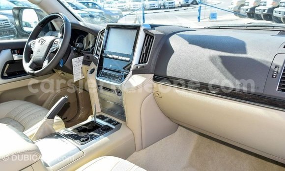 Buy Import Toyota Land Cruiser White Car in Import - Dubai in Kailahun Buy Import Toyota Land Cruiser White Car in Import - Dubai in Kailahun