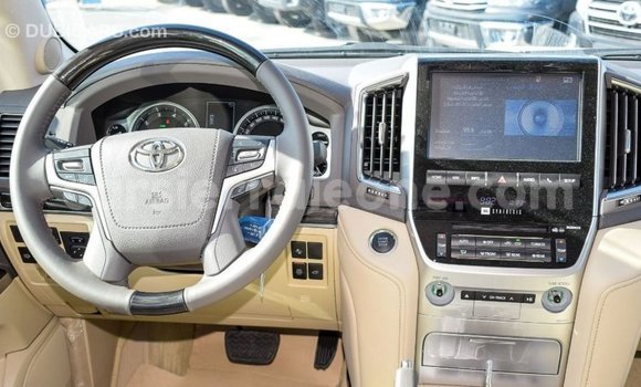 Buy Import Toyota Land Cruiser White Car in Import - Dubai in Kailahun Buy Import Toyota Land Cruiser White Car in Import - Dubai in Kailahun