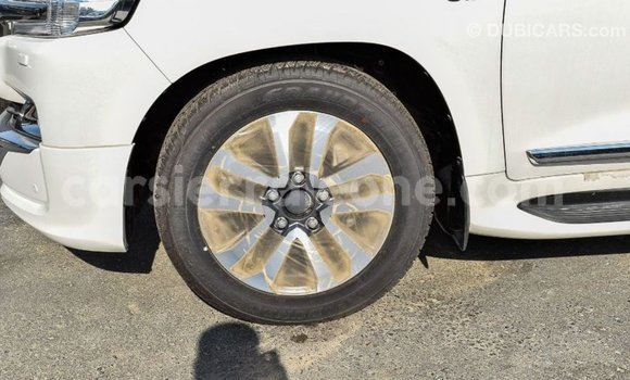 Buy Import Toyota Land Cruiser White Car in Import - Dubai in Kailahun Buy Import Toyota Land Cruiser White Car in Import - Dubai in Kailahun