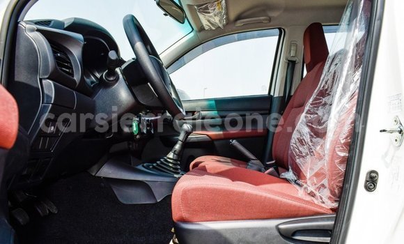 Buy Import Toyota Hilux White Car in Import - Dubai in Kailahun Buy Import Toyota Hilux White Car in Import - Dubai in Kailahun
