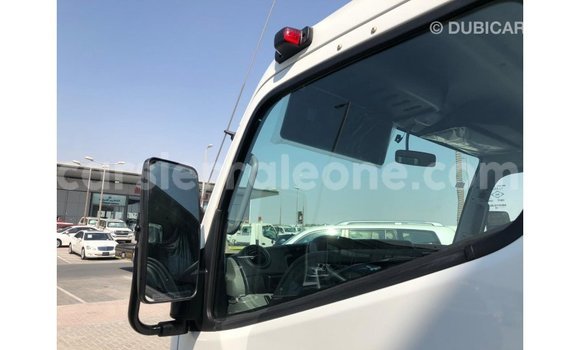 Buy Import Mitsubishi Carisma White Car in Import - Dubai in Kailahun Buy Import Mitsubishi Carisma White Car in Import - Dubai in Kailahun