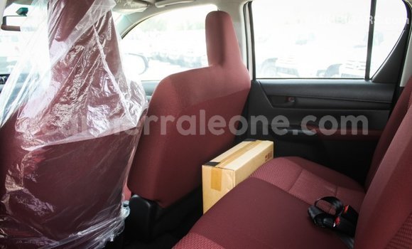 Buy Import Toyota Hilux White Car in Import - Dubai in Kailahun Buy Import Toyota Hilux White Car in Import - Dubai in Kailahun