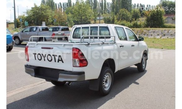 Buy Import Toyota Hilux White Car in Import - Dubai in Kailahun Buy Import Toyota Hilux White Car in Import - Dubai in Kailahun