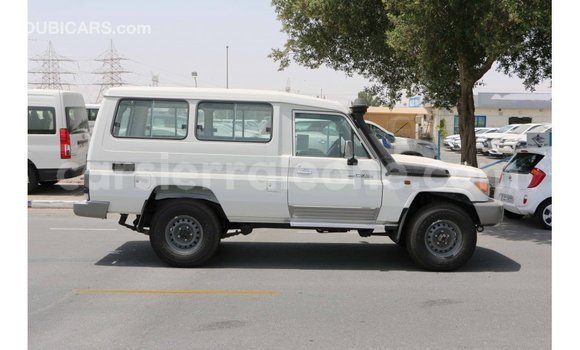 Acheter Import Voiture Toyota Land Cruiser Blanc à Import - Dubai, Kailahun Acheter Import Voiture Toyota Land Cruiser Blanc à Import - Dubai, Kailahun