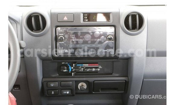 Acheter Import Voiture Toyota Land Cruiser Blanc à Import - Dubai, Kailahun Acheter Import Voiture Toyota Land Cruiser Blanc à Import - Dubai, Kailahun