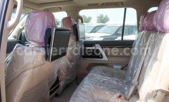 Buy Import Toyota Land Cruiser White Car in Import - Dubai in Kailahun Buy Import Toyota Land Cruiser White Car in Import - Dubai in Kailahun