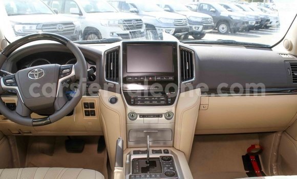 Buy Import Toyota Land Cruiser White Car in Import - Dubai in Kailahun Buy Import Toyota Land Cruiser White Car in Import - Dubai in Kailahun