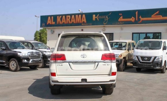 Buy Import Toyota Land Cruiser White Car in Import - Dubai in Kailahun Buy Import Toyota Land Cruiser White Car in Import - Dubai in Kailahun