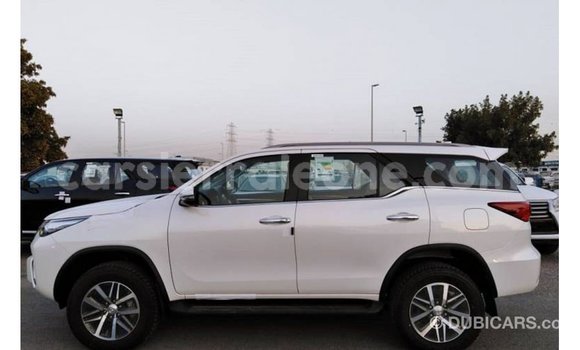 Buy Import Toyota Fortuner White Car in Import - Dubai in Kailahun Buy Import Toyota Fortuner White Car in Import - Dubai in Kailahun