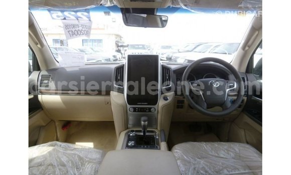 Buy Import Toyota Land Cruiser White Car in Import - Dubai in Kailahun Buy Import Toyota Land Cruiser White Car in Import - Dubai in Kailahun