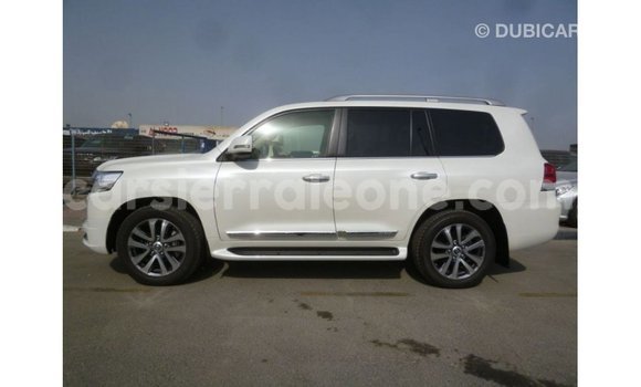 Buy Import Toyota Land Cruiser White Car in Import - Dubai in Kailahun Buy Import Toyota Land Cruiser White Car in Import - Dubai in Kailahun