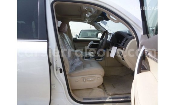 Buy Import Toyota Land Cruiser White Car in Import - Dubai in Kailahun Buy Import Toyota Land Cruiser White Car in Import - Dubai in Kailahun