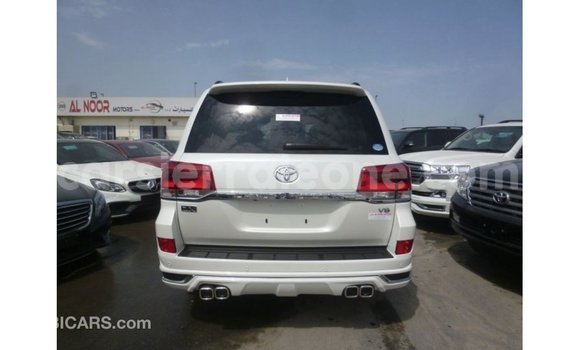 Buy Import Toyota Land Cruiser White Car in Import - Dubai in Kailahun Buy Import Toyota Land Cruiser White Car in Import - Dubai in Kailahun