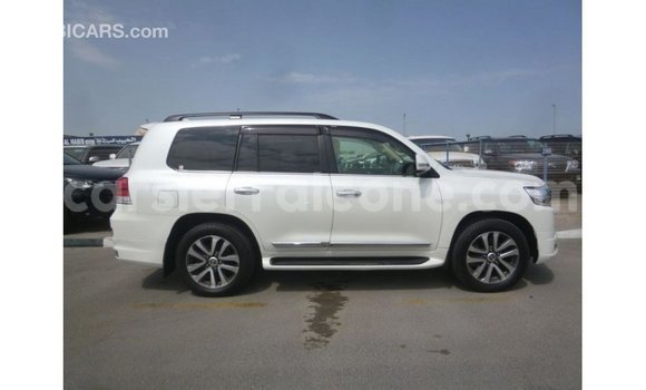 Buy Import Toyota Land Cruiser White Car in Import - Dubai in Kailahun Buy Import Toyota Land Cruiser White Car in Import - Dubai in Kailahun